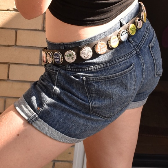 Upcycled Belt with Seat Belt Closure 🎲 - Picture 4 of 4